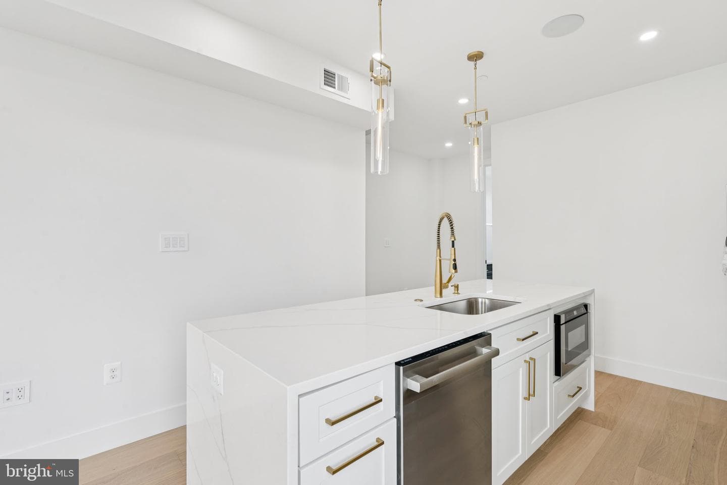 636 Edgewood Street NE #b photo 4