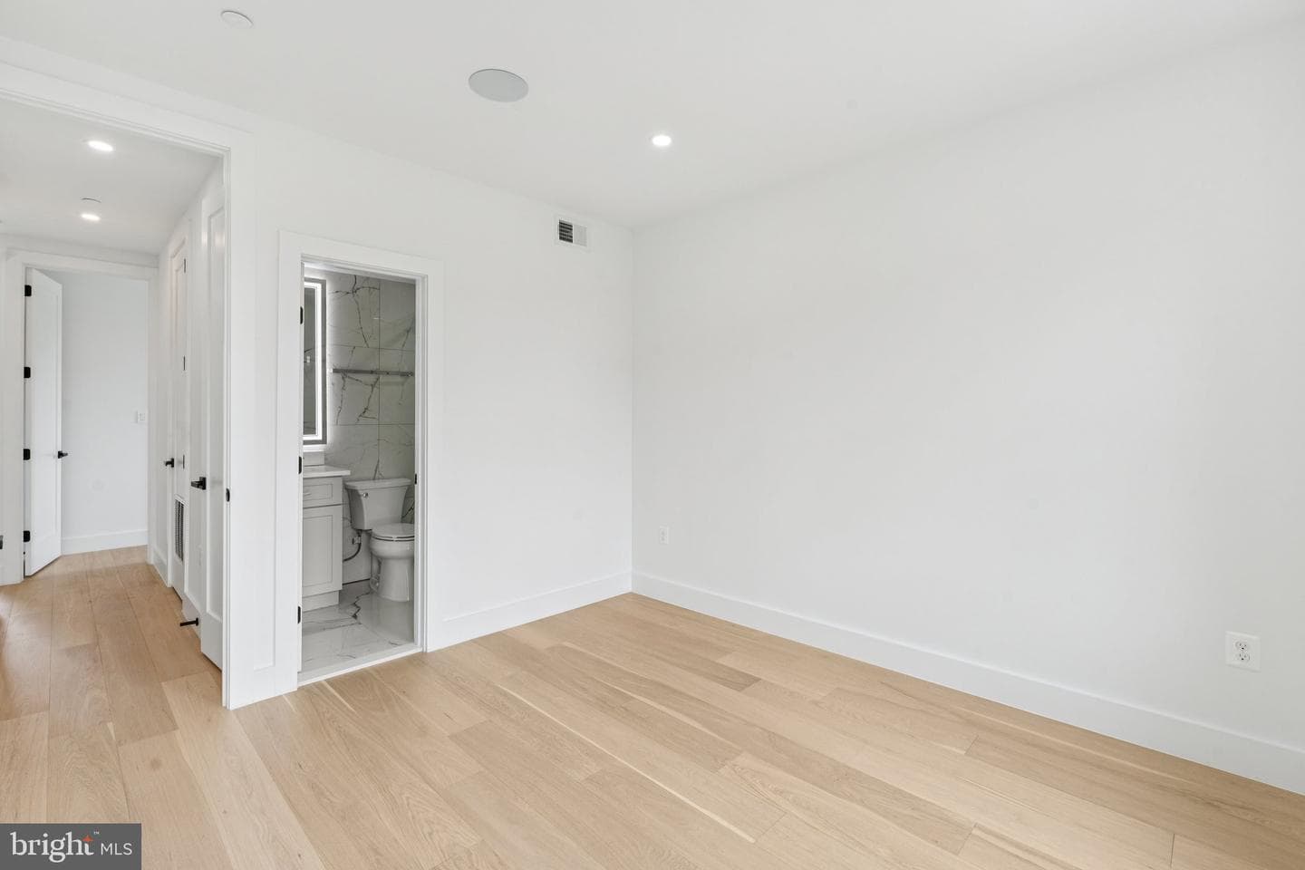 636 Edgewood Street NE #b photo 7