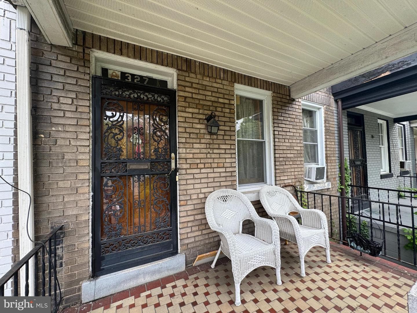 327 Bryant Street NE photo 2