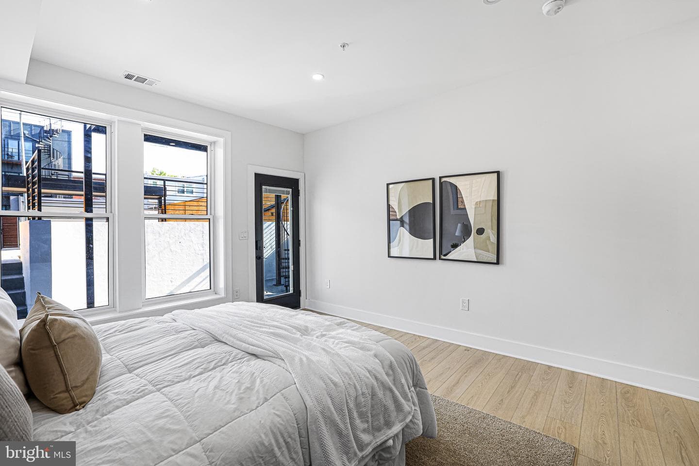 616 NW Kenyon Street NW #3 photo 23