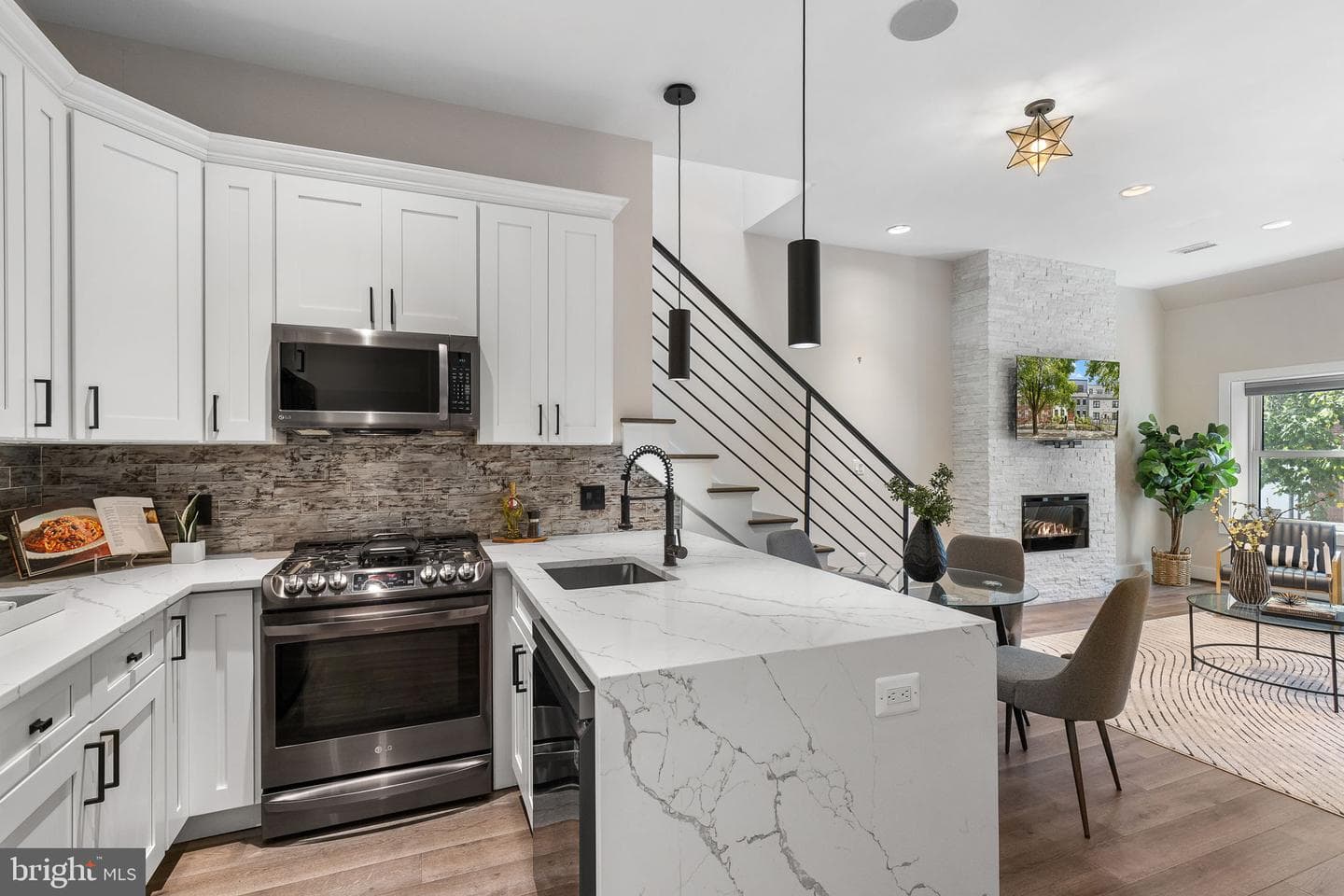 1417 Staples Street NE #201 photo 12