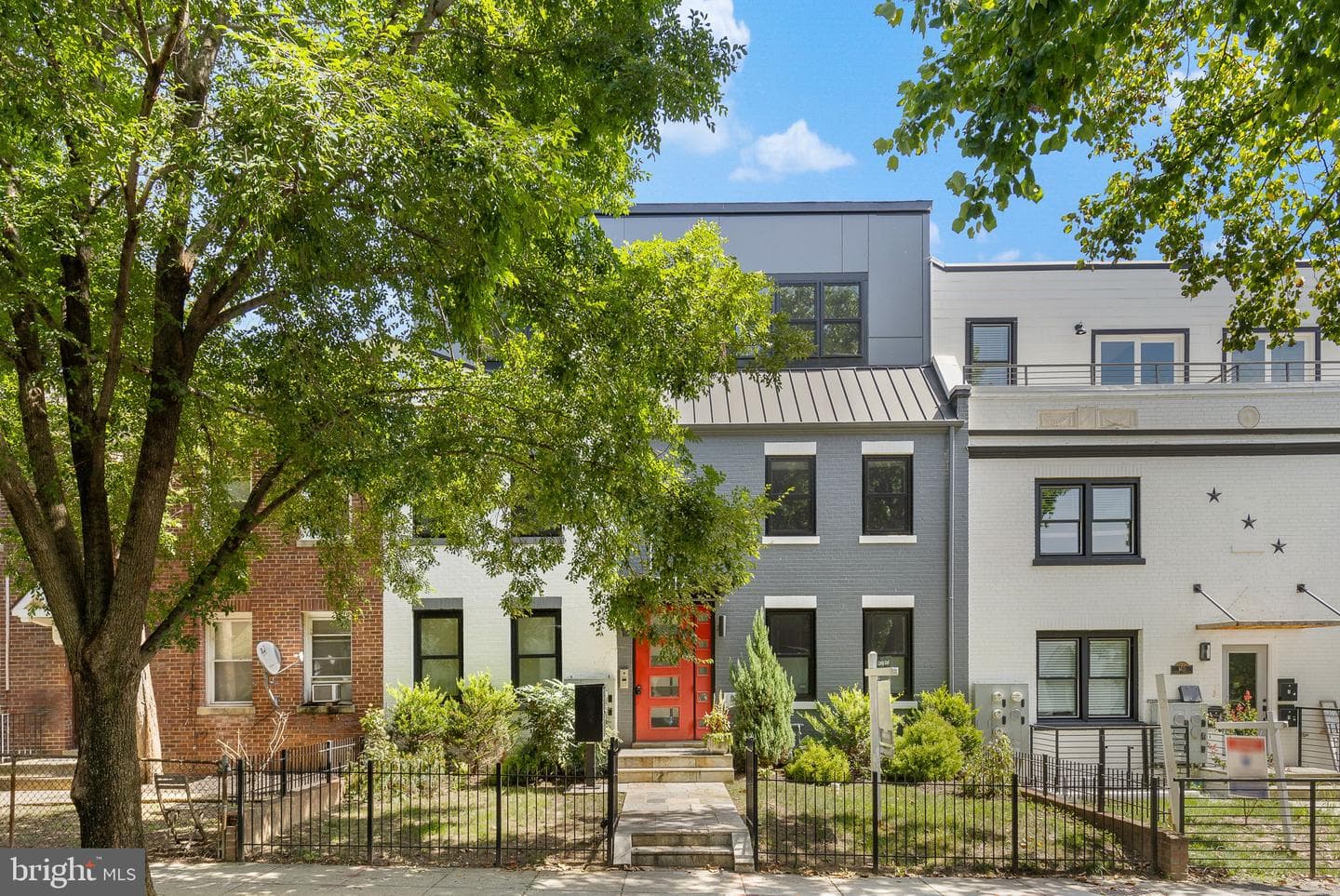 1417 Staples Street NE #201 photo 32