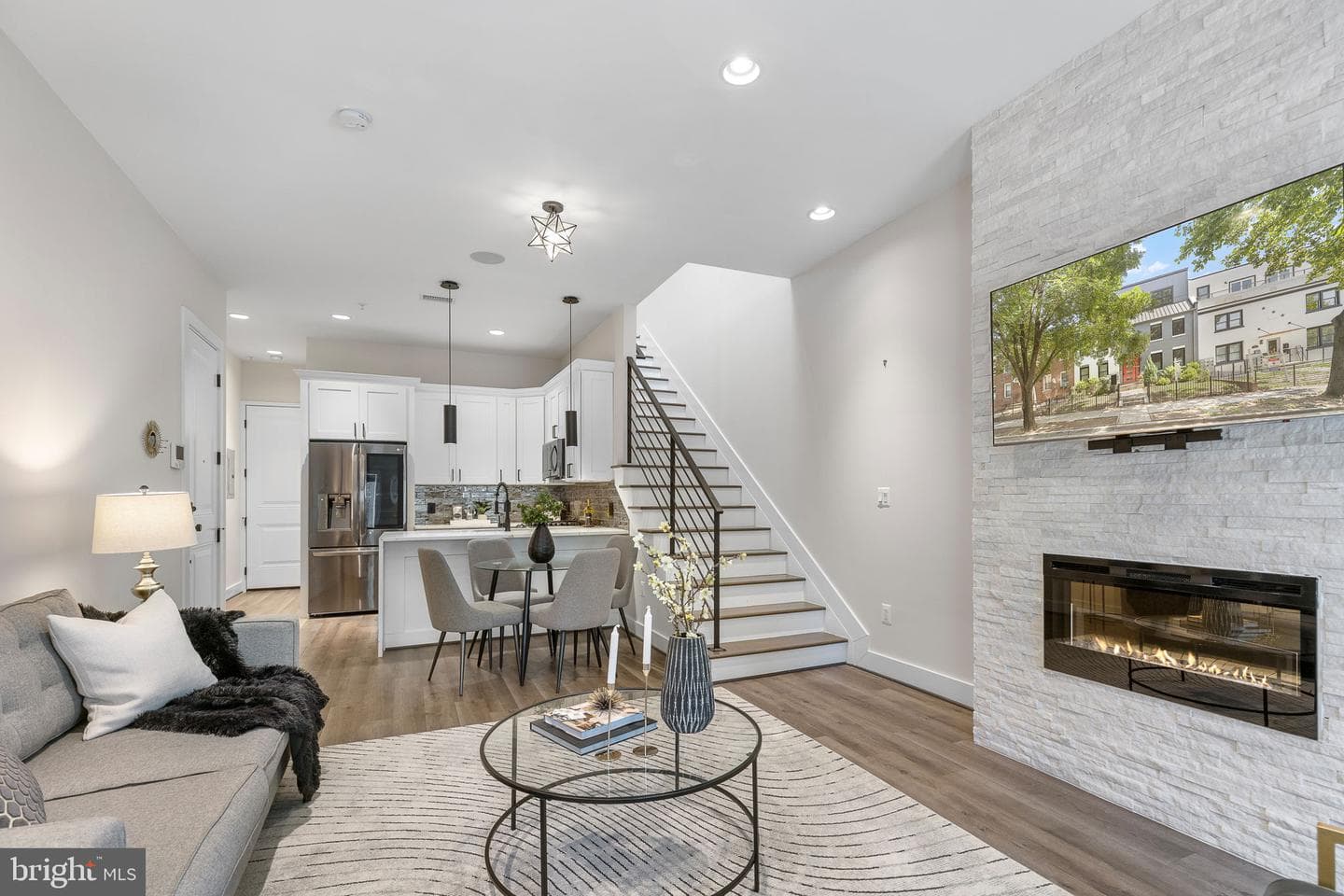 1417 Staples Street NE #201 photo 9