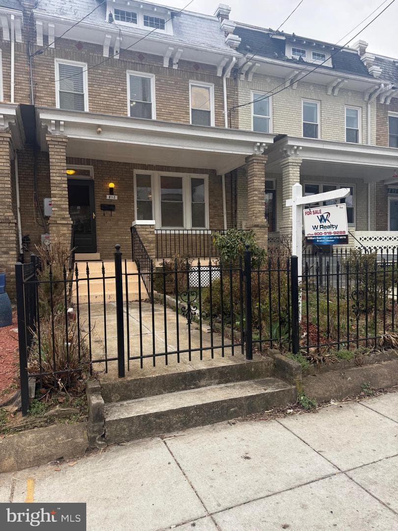 812 Emerson Street NW photo 1