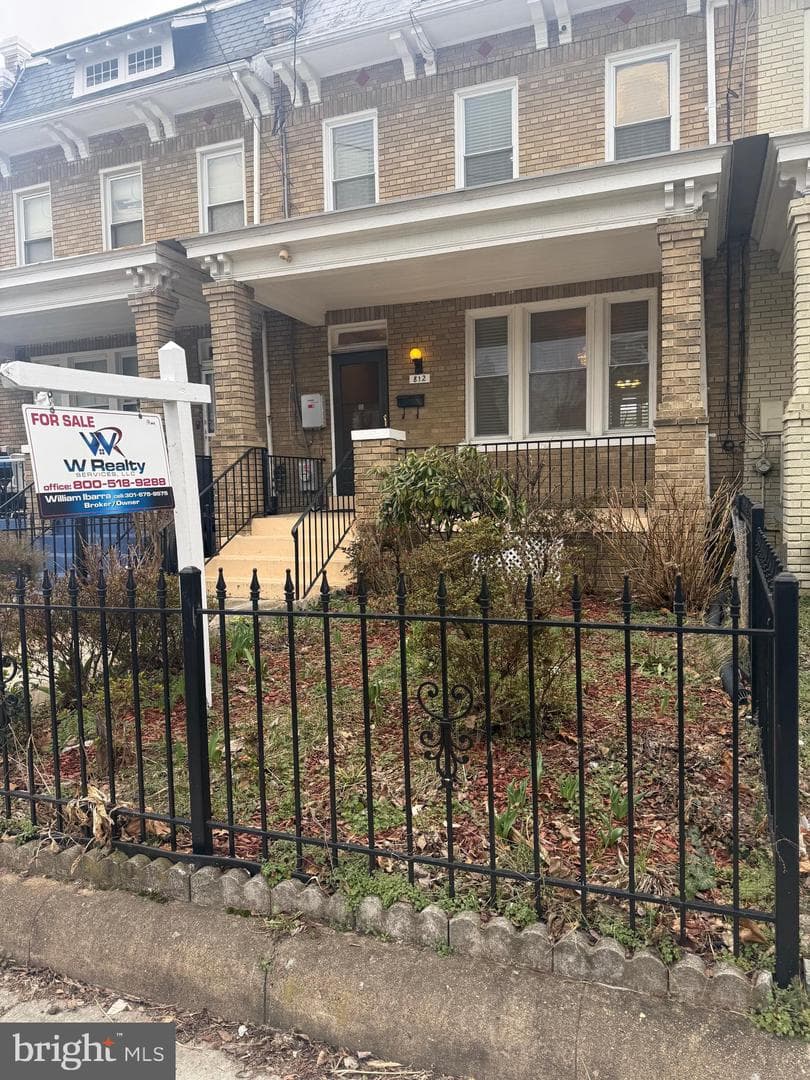 812 Emerson Street NW photo 3