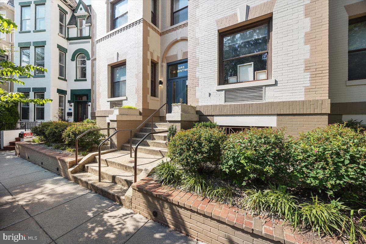 1843 Mintwood Place NW #207 photo 4