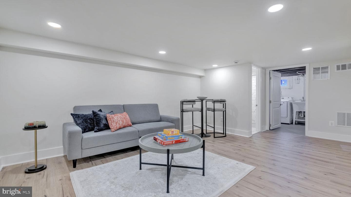 3346 Blaine Street NE photo 4