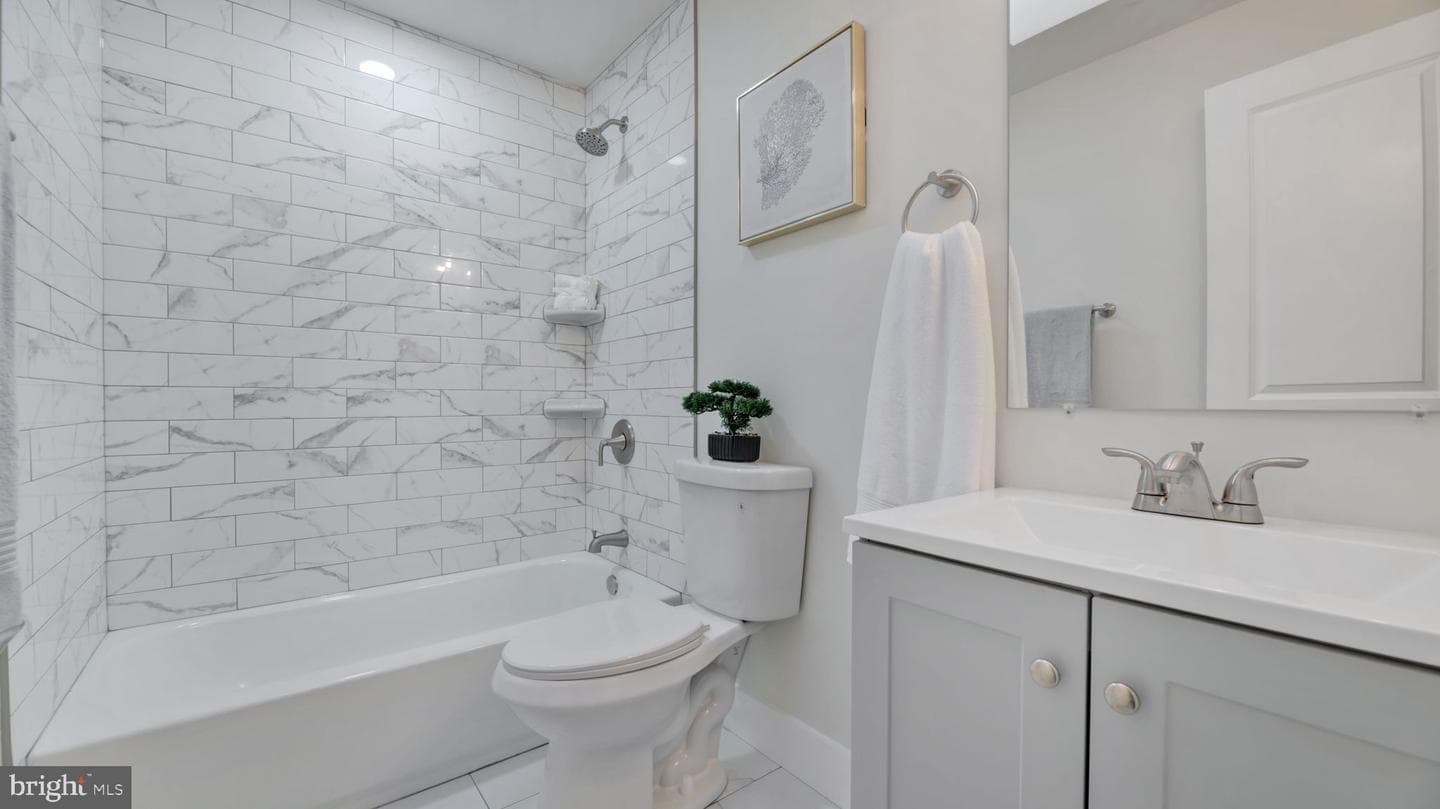 3346 Blaine Street NE photo 9