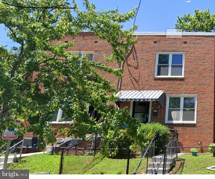 744 Upsal Street SE