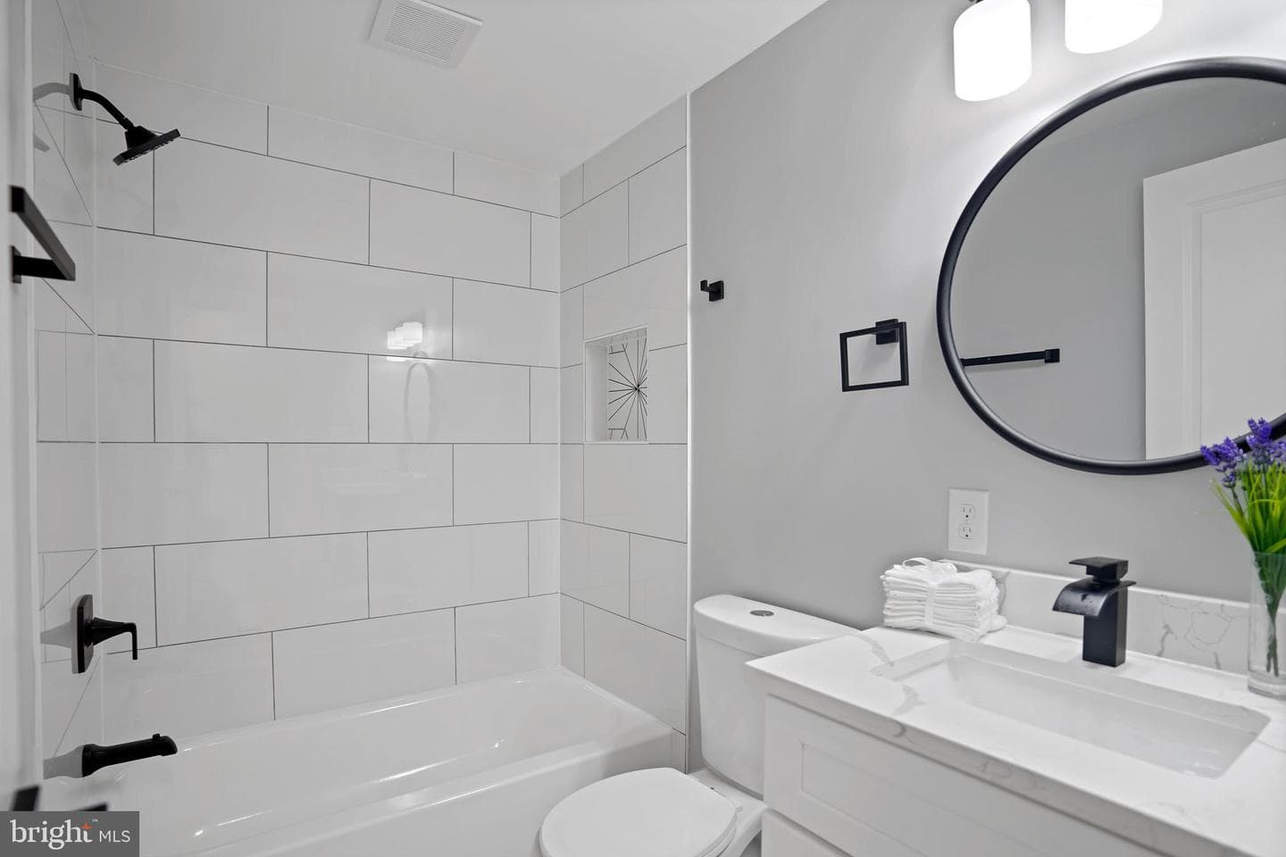 1303 Girard Street NE photo 12