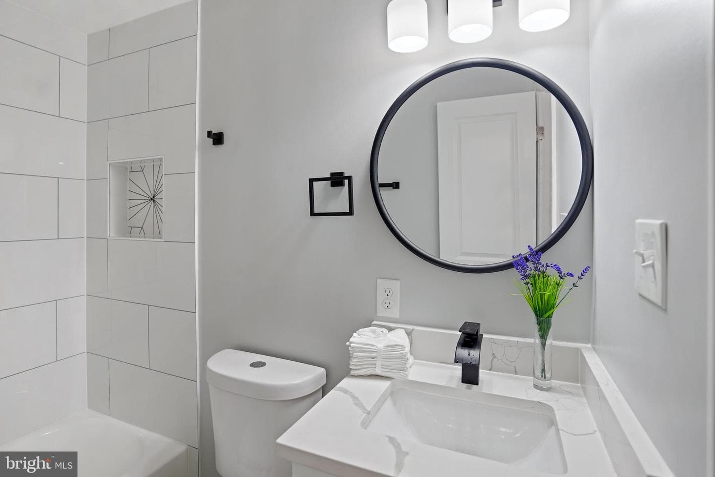 1303 Girard Street NE photo 14