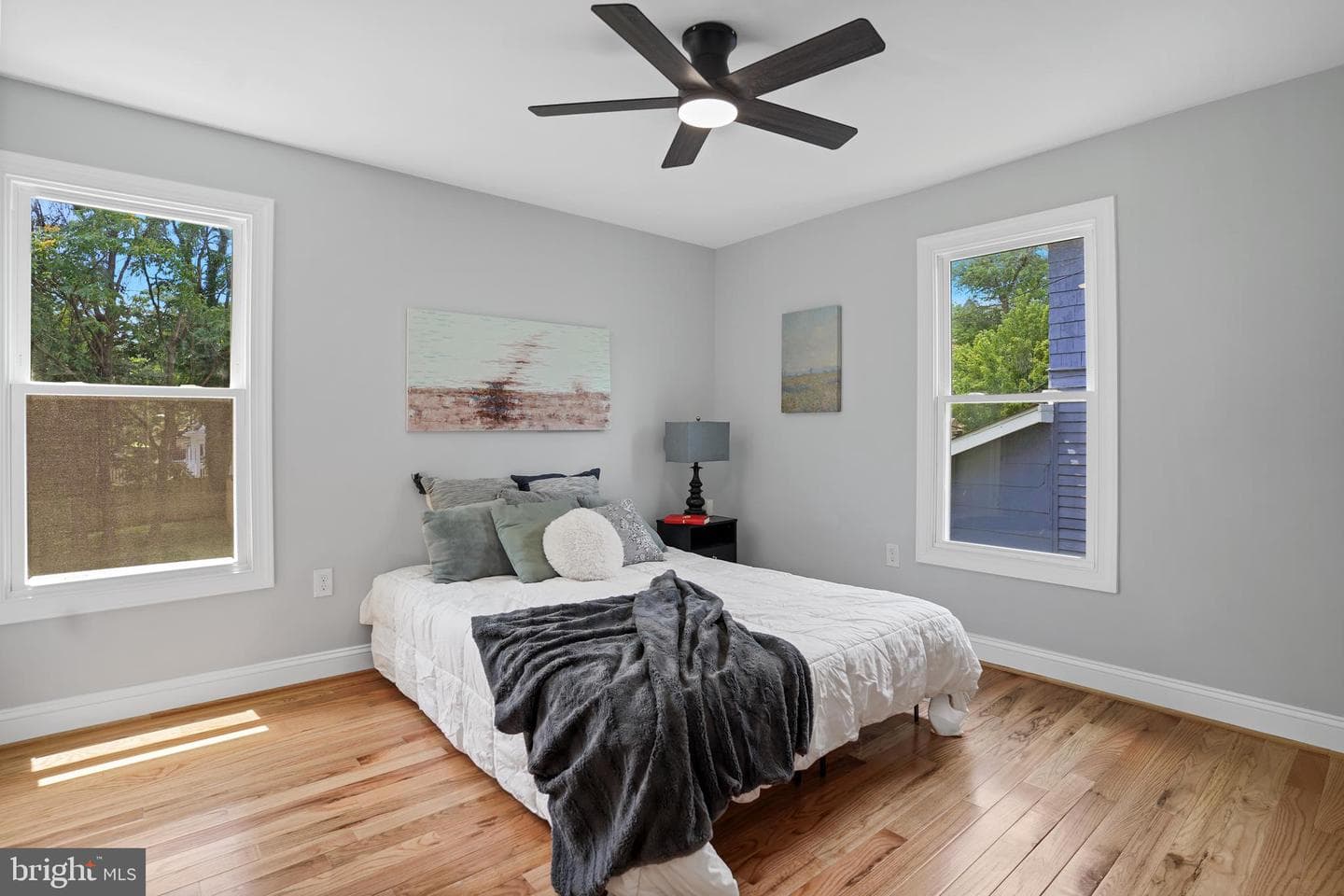 1303 Girard Street NE photo 17