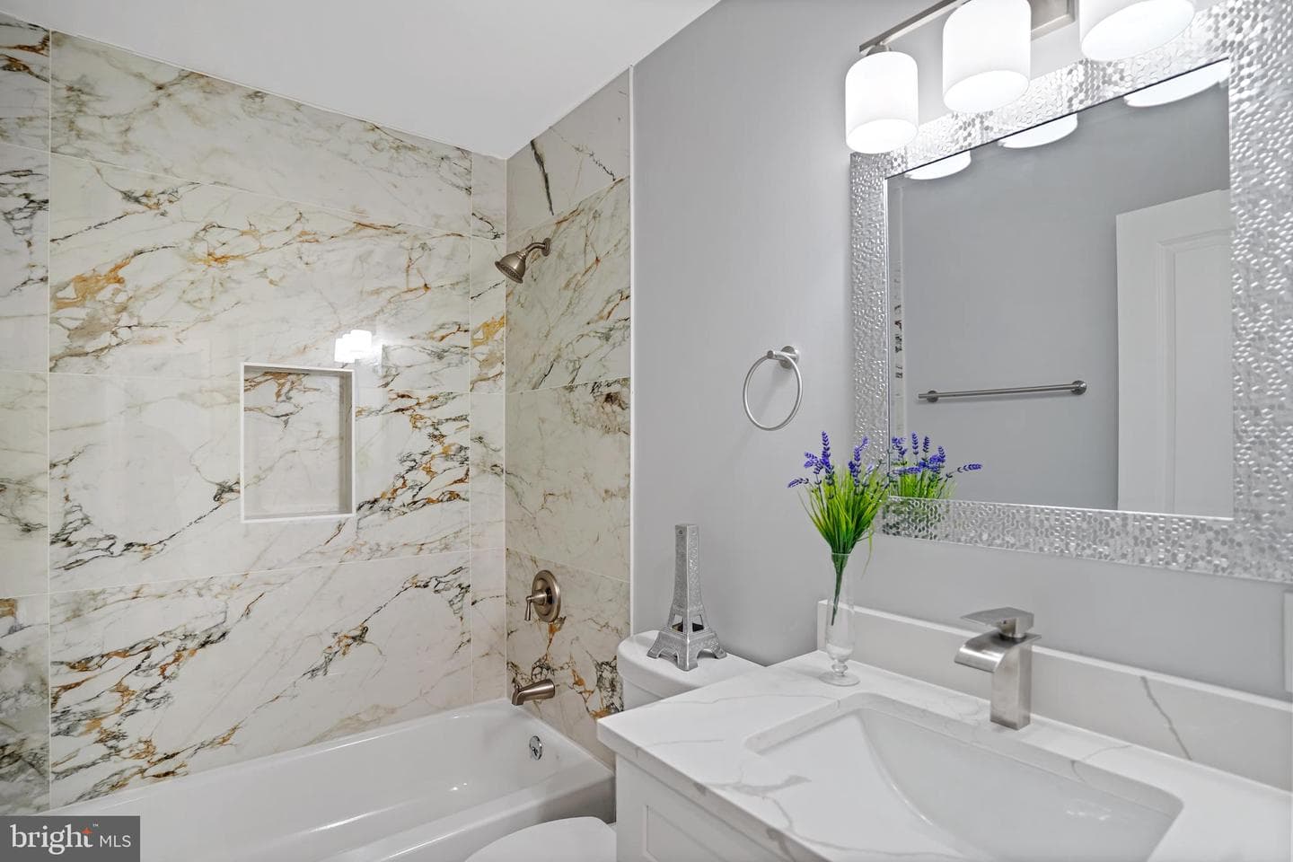 1303 Girard Street NE photo 18