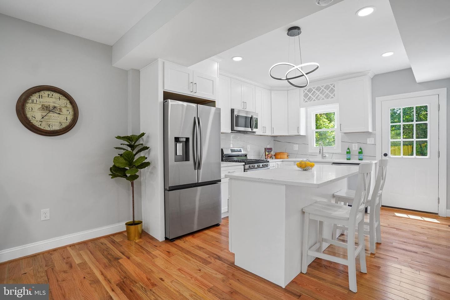1303 Girard Street NE photo 2