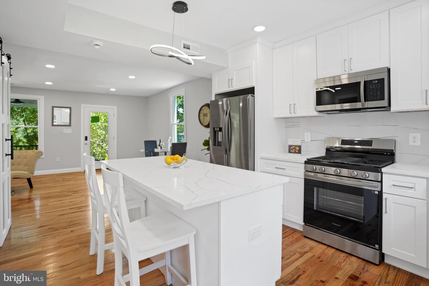 1303 Girard Street NE photo 3