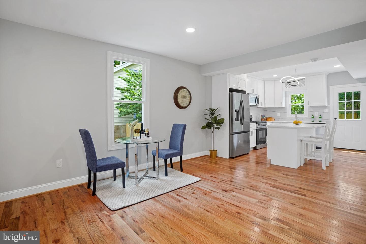 1303 Girard Street NE photo 5