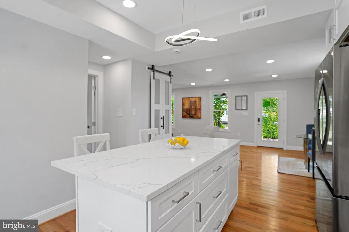 1303 Girard Street NE photo 6