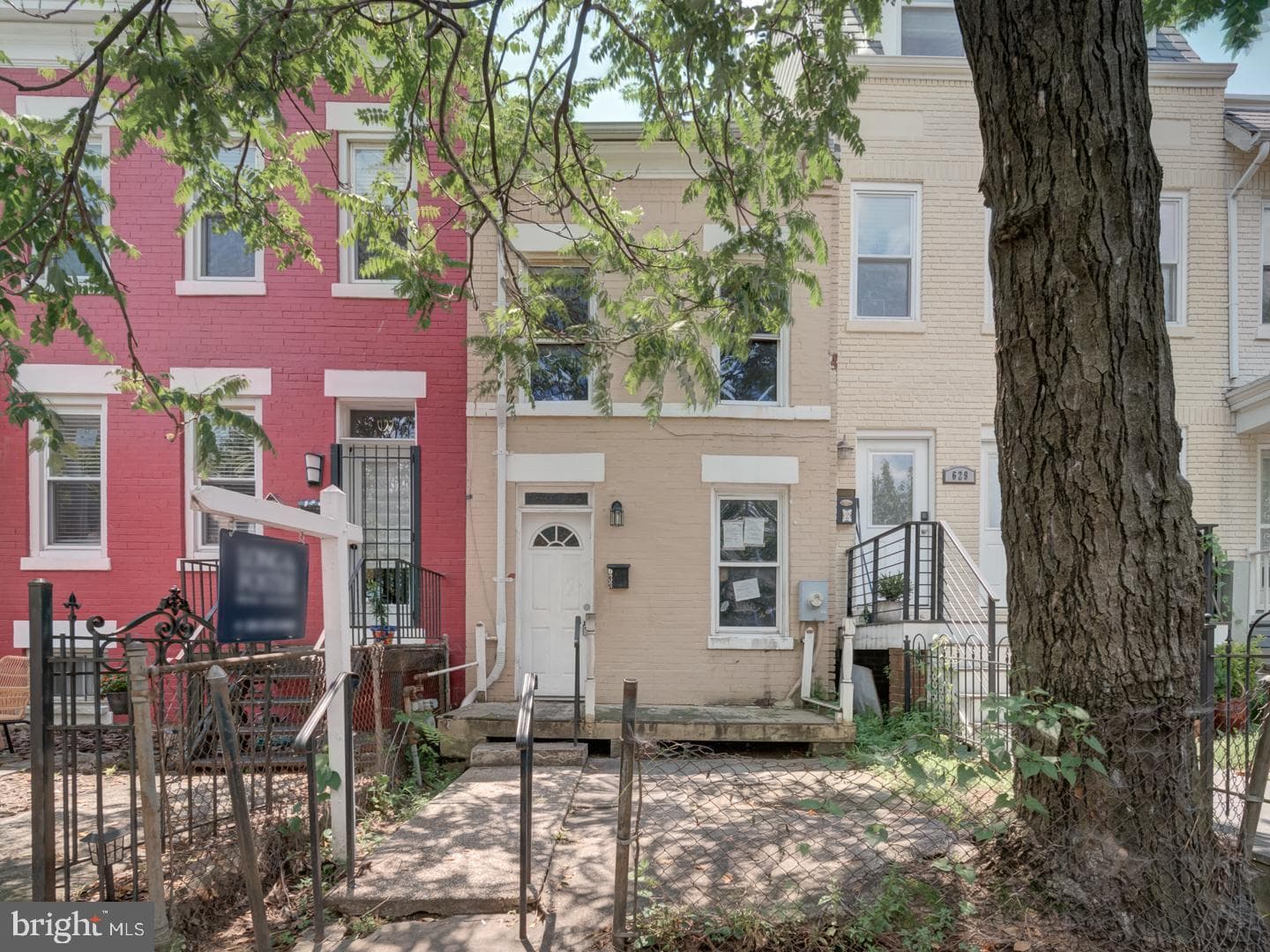 633 Morton Place NE photo 2
