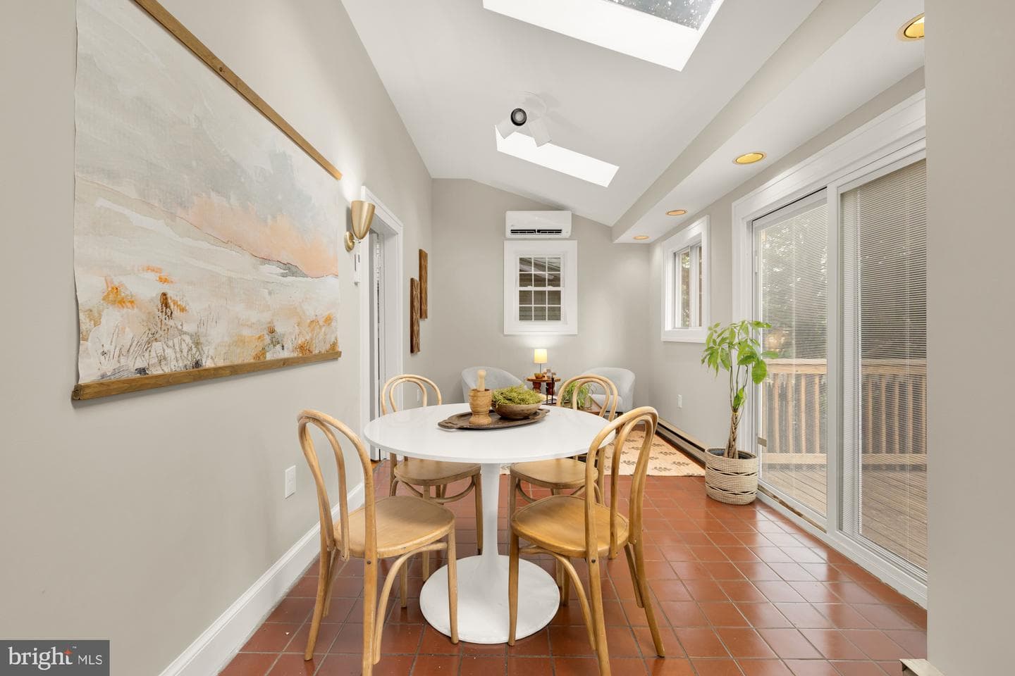 1505 Otis Street NE photo 15