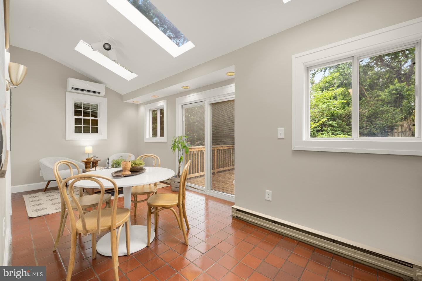 1505 Otis Street NE photo 16