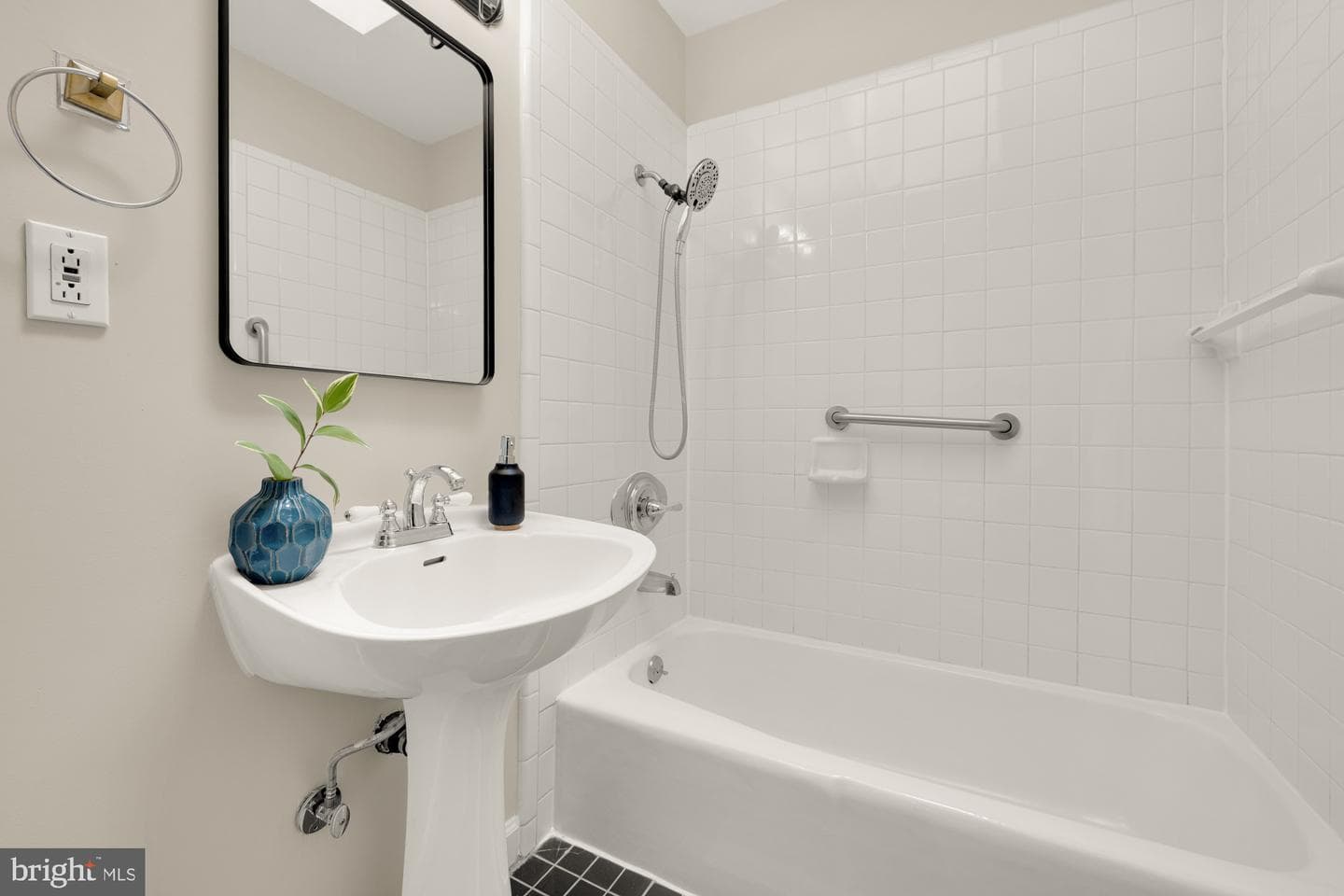 1505 Otis Street NE photo 35