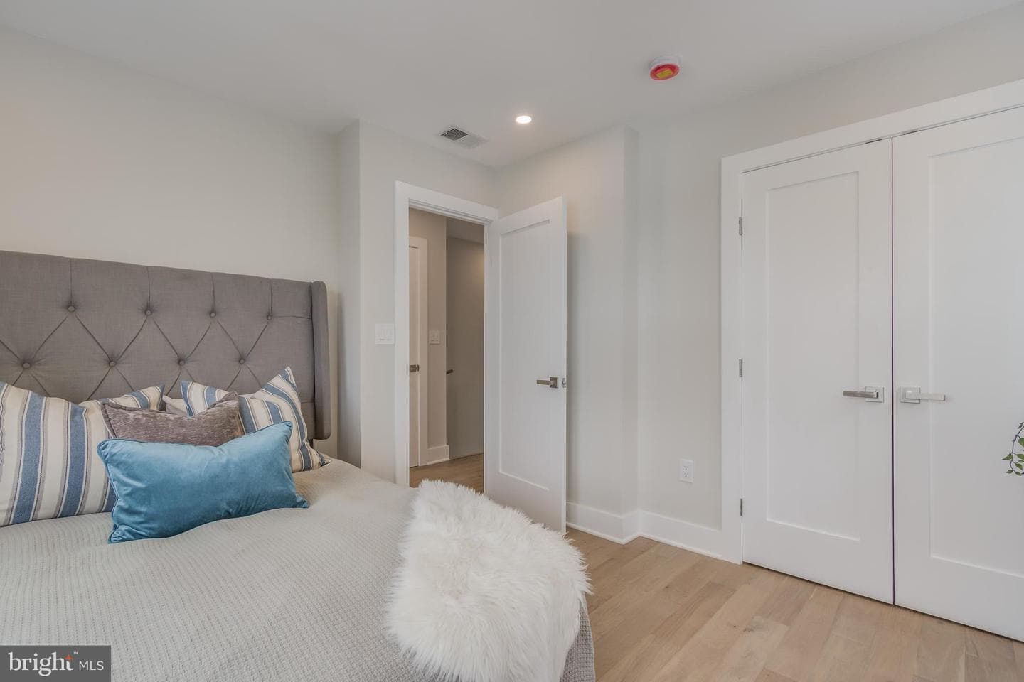 527 Quintana Place NW photo 11