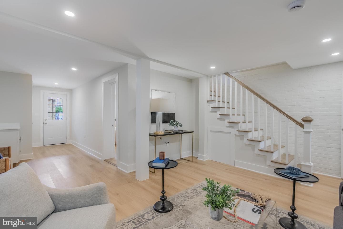 527 Quintana Place NW photo 14