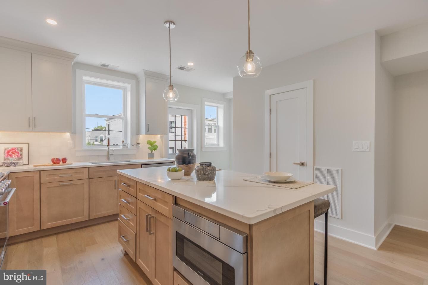 527 Quintana Place NW photo 3