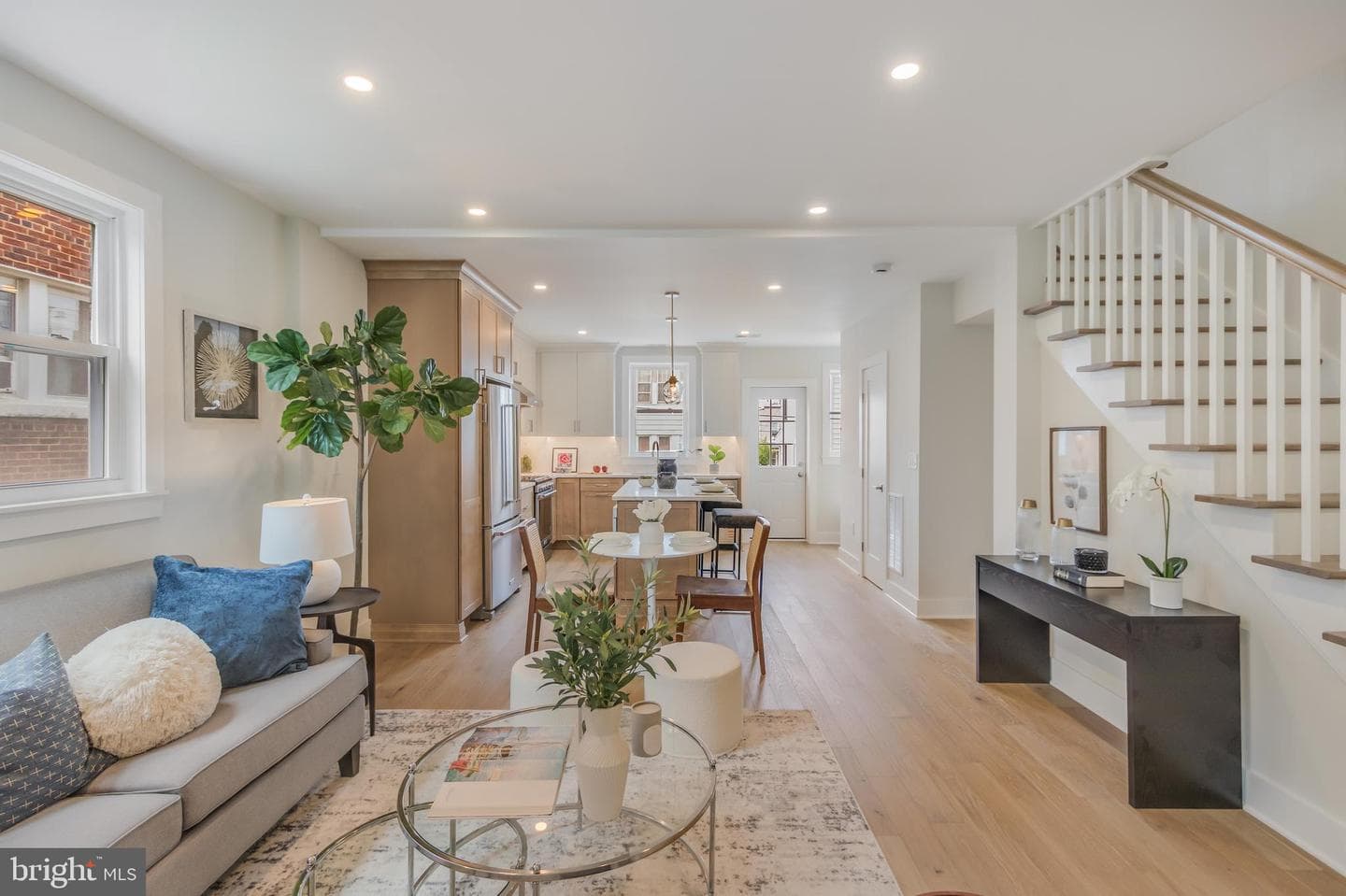 527 Quintana Place NW photo 6