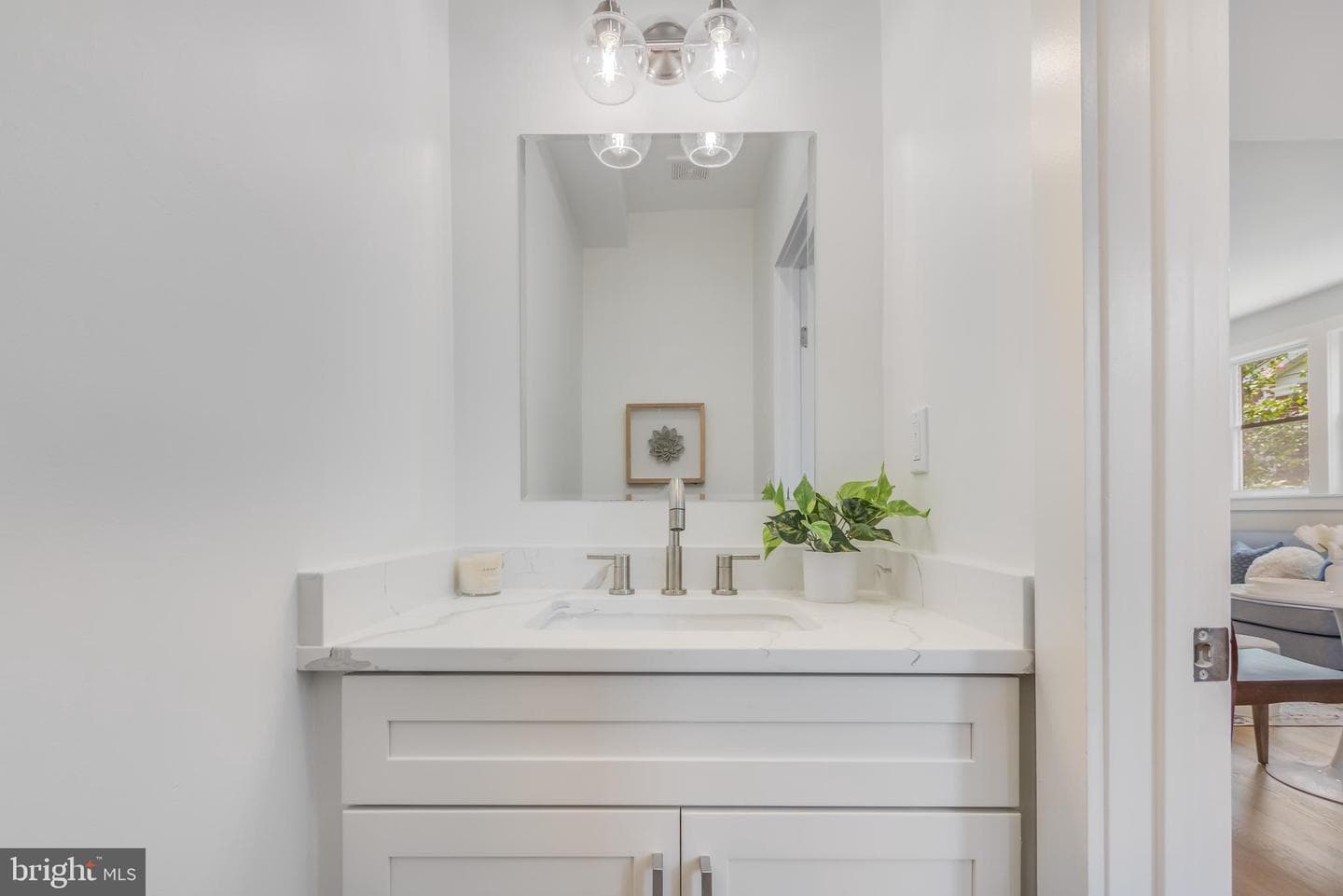 527 Quintana Place NW photo 8