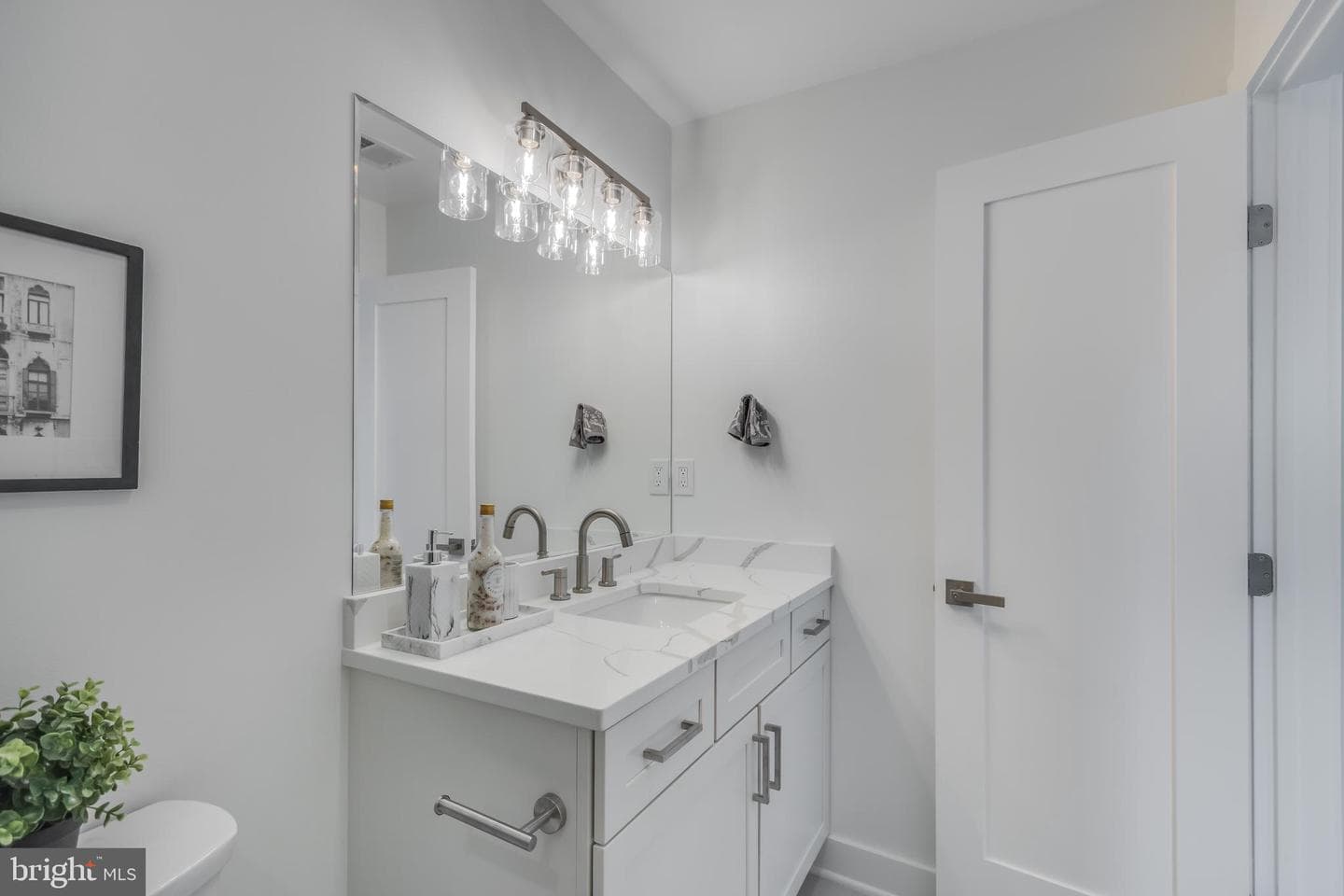 527 Quintana Place NW photo 9