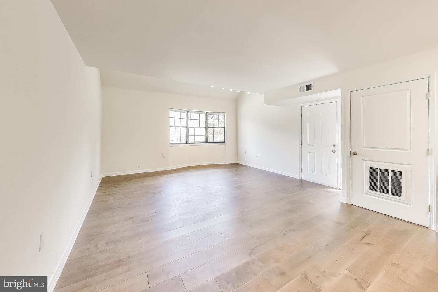 3044 Pineview Court NE #3044 photo 5