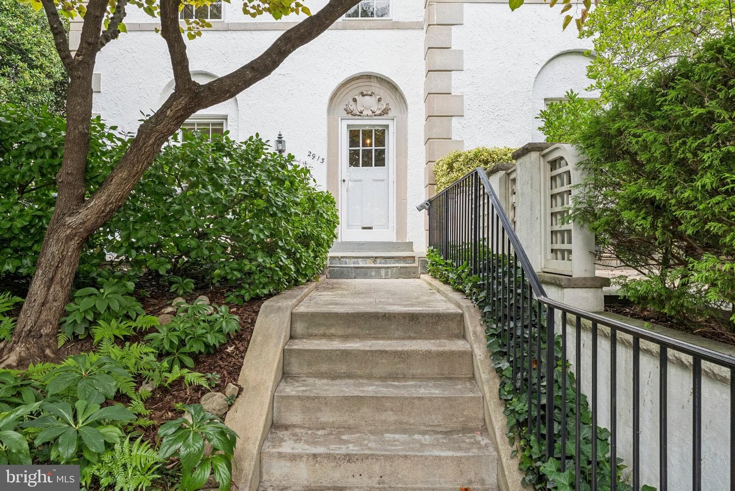2913 Cathedral Avenue NW photo 3