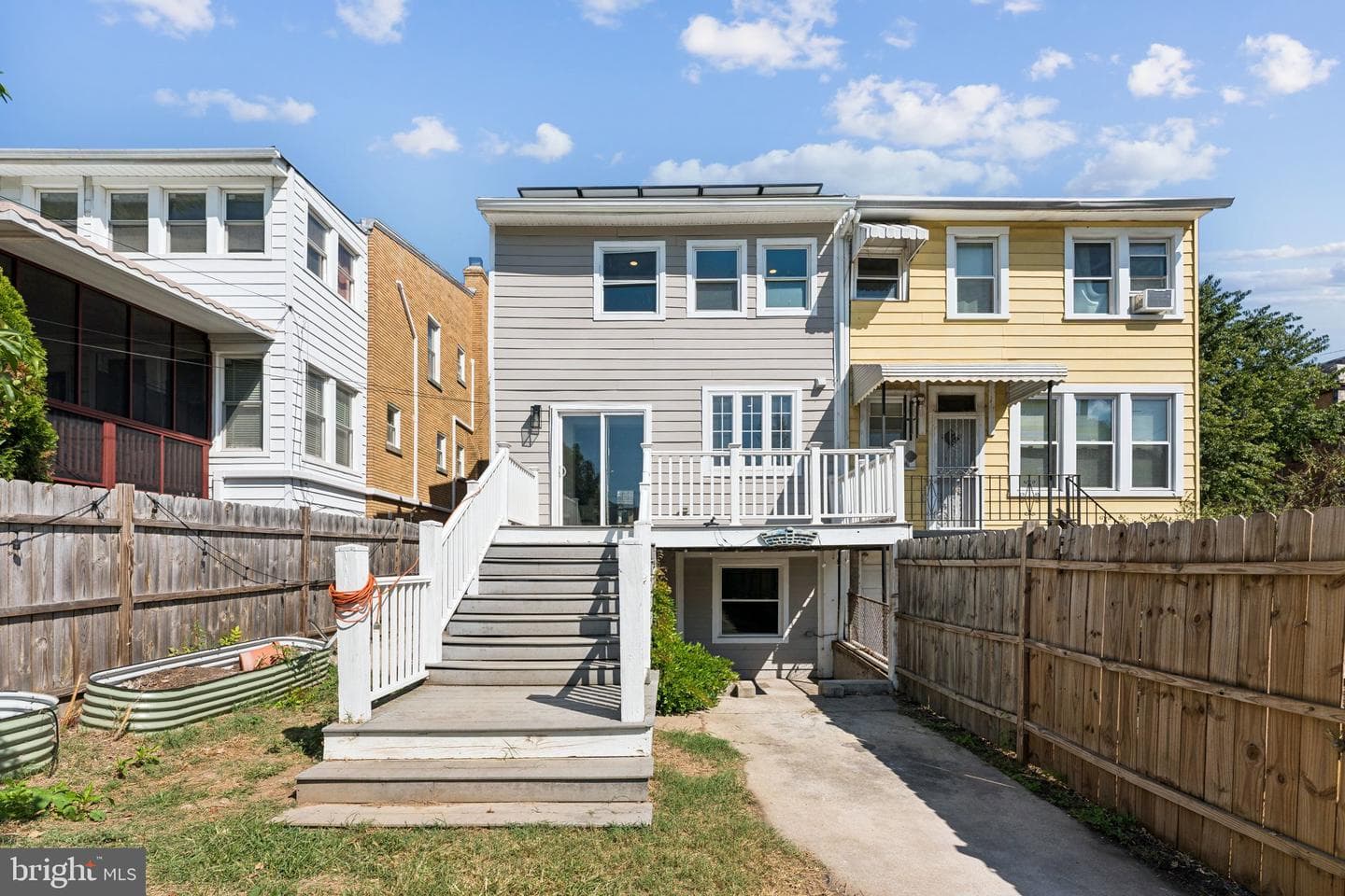 1617 Otis Street NE photo 2