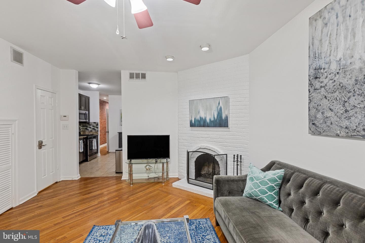 633 Elliott Street NE photo 17