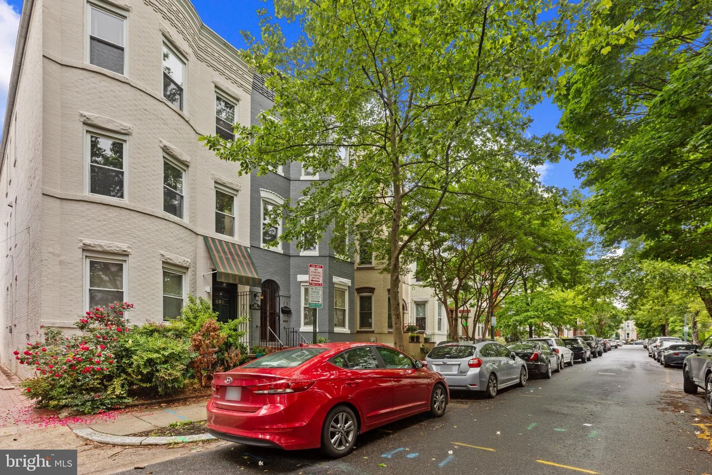 633 Elliott Street NE photo 18
