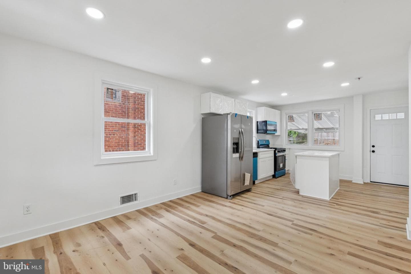 24 55th Street NE photo 4