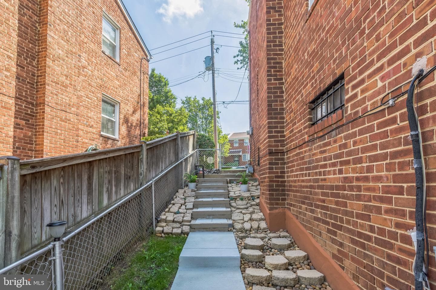 707 Hilltop Terrace SE photo 4