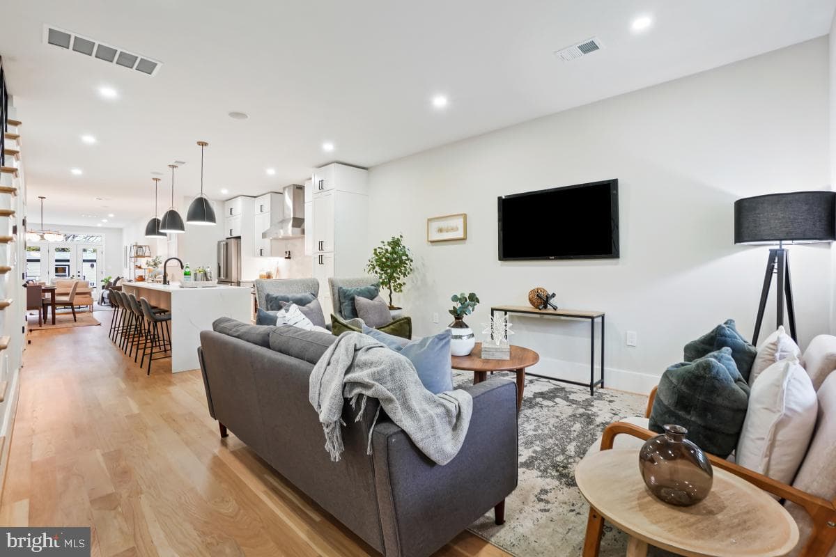 1341 Quincy Street NW photo 5