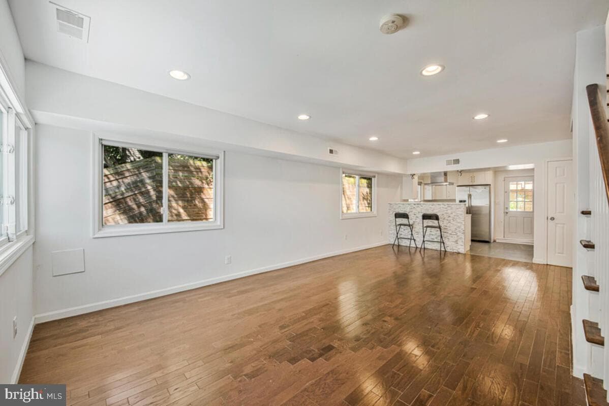 5318 Jay Street NE photo 10
