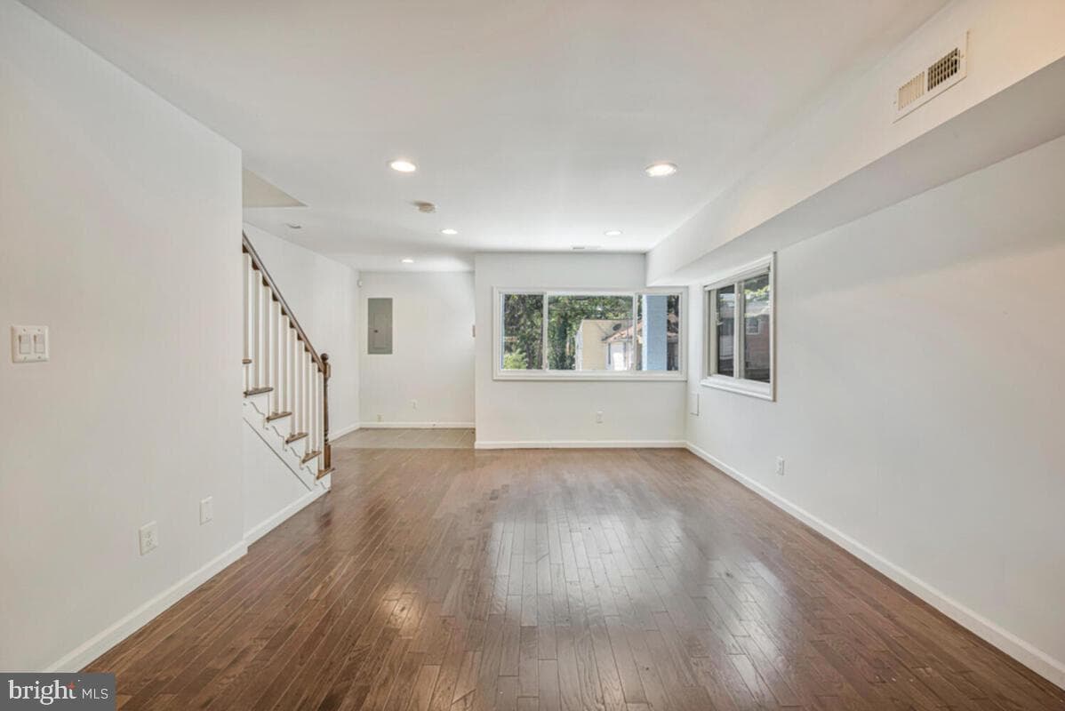 5318 Jay Street NE photo 14