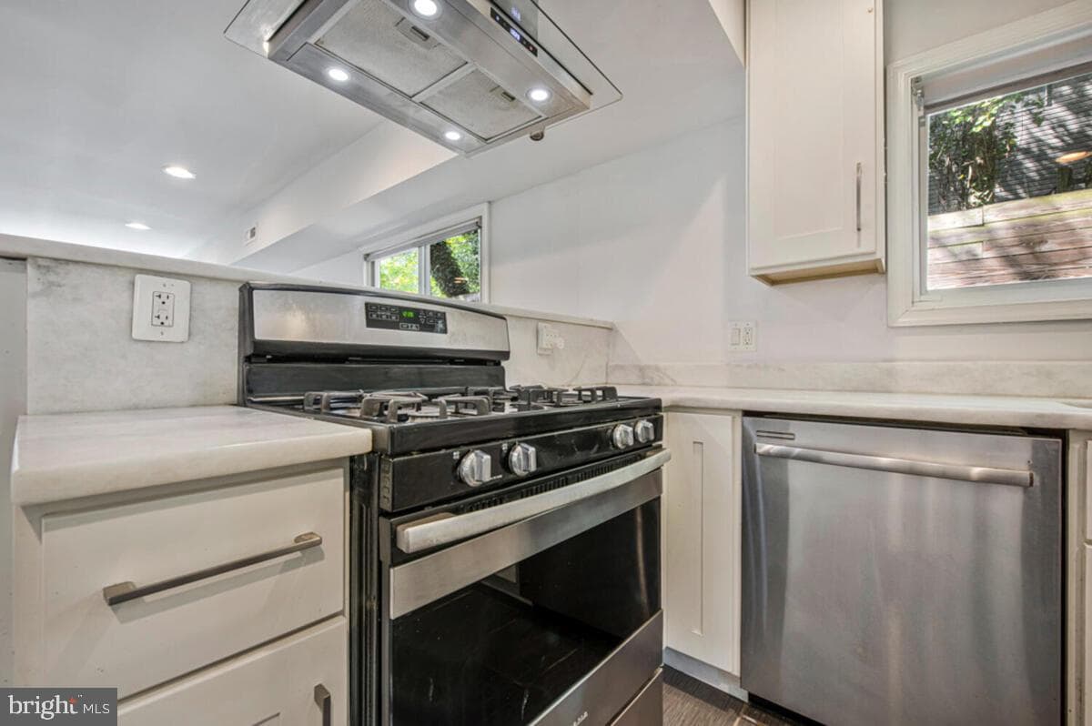 5318 Jay Street NE photo 19
