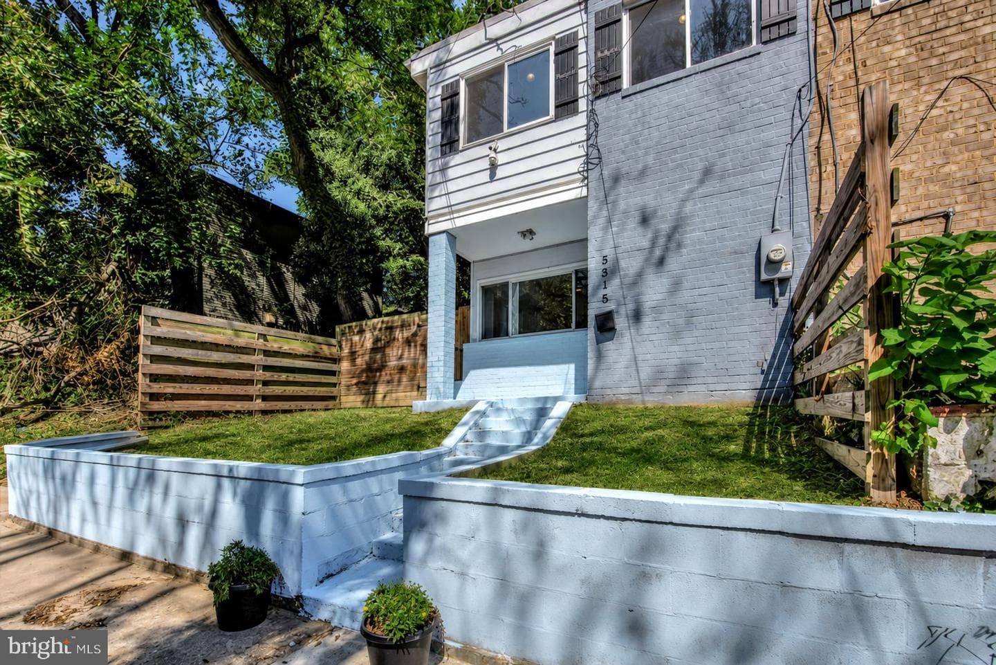 5318 Jay Street NE photo 3