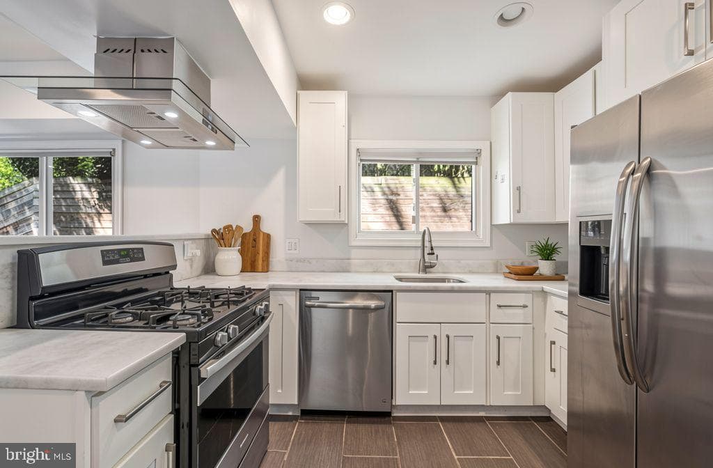 5318 Jay Street NE photo 6