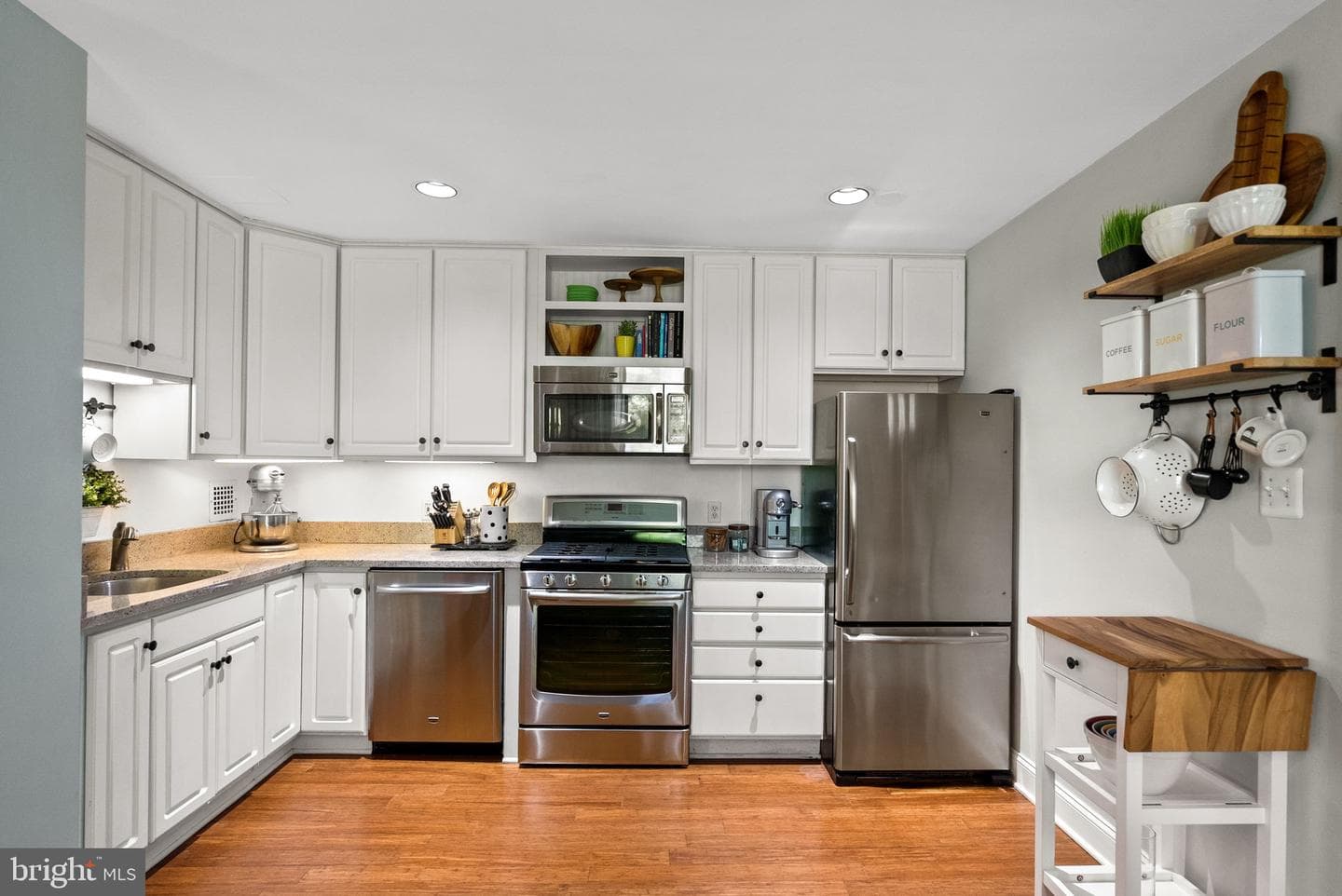 950 25th NW #1011-N photo 12