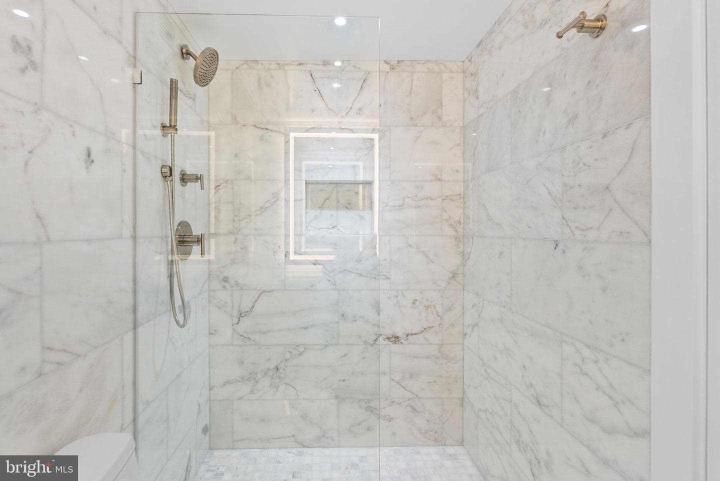 700 New Hampshire Avenue NW #303 photo 14