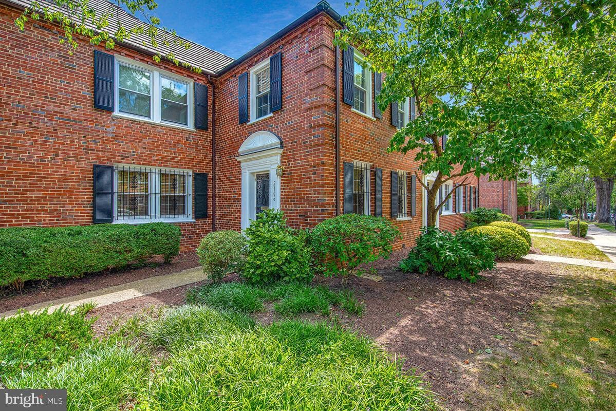 2106 Suitland Terrace SE photo 1
