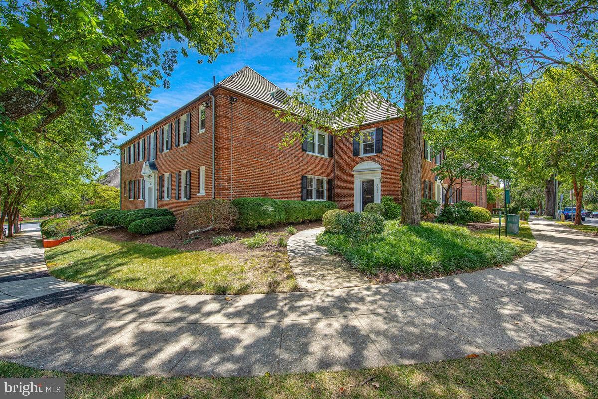 2106 Suitland Terrace SE photo 2