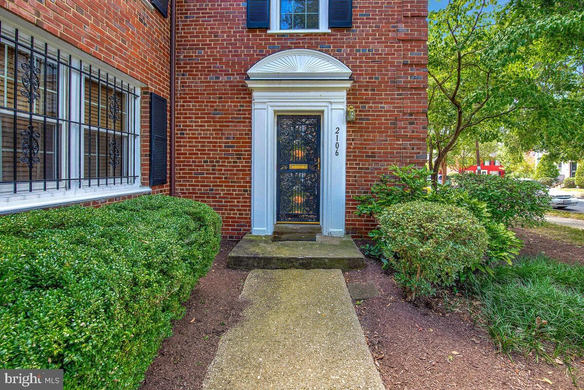 2106 Suitland Terrace SE photo 3