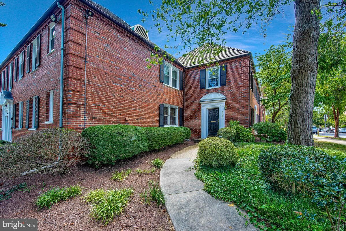 2106 Suitland Terrace SE photo 4